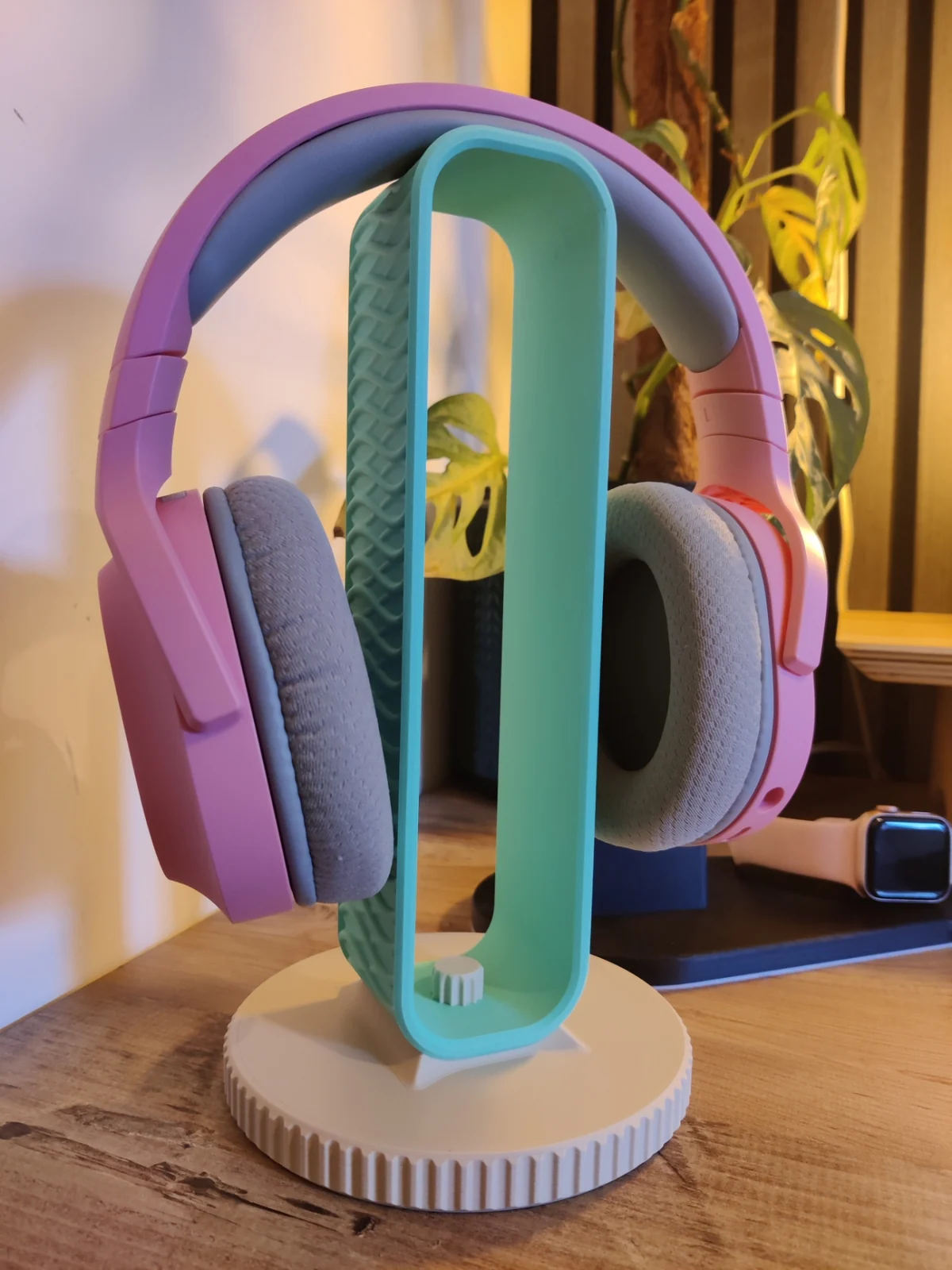 Custom 3D printed headphone stand